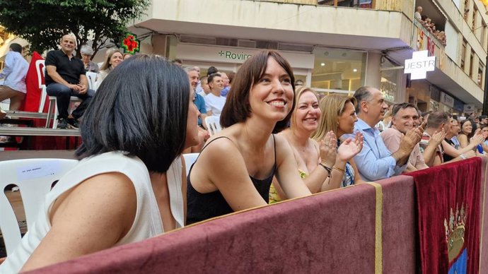 La secretaria general del PSPV y ministra de Ciencia, Innovación y Universidades, Diana Morant, en las fiestas de Moros y Cristianos de Ontinyent (Valencia)