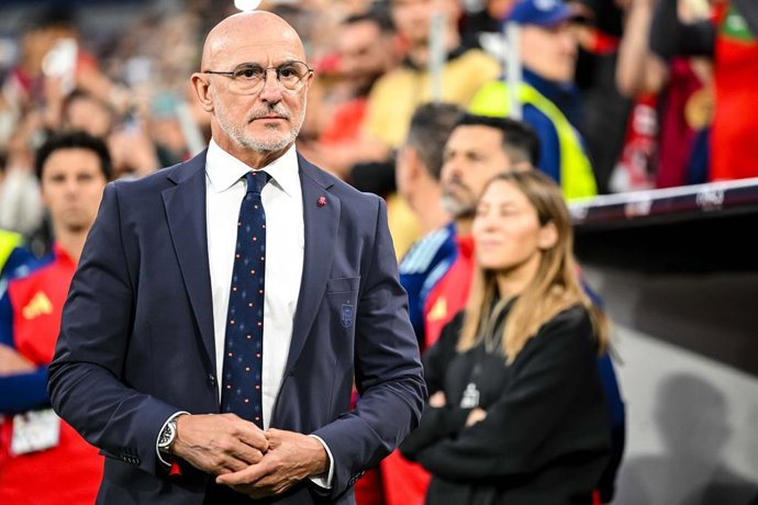 Archivo - June 8, 2025, Munich, Bavaria, Germany: Trainer Luis de la Fuente (Spain) Looks on during the UEFA Nations League 2025 final match between Portugal and Spain at Munich Football Arena on June 8, 2025 in Munich, Germany.