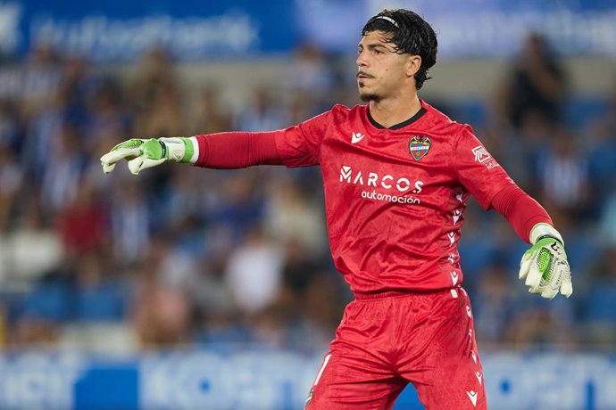 Pablo Cunat Campos of Levante UD reacts during the LaLiga EA Sports match between Deportivo Alaves and Levante UD at Mendizorrotza on August 16, 2025, in Vitoria, Spain.
