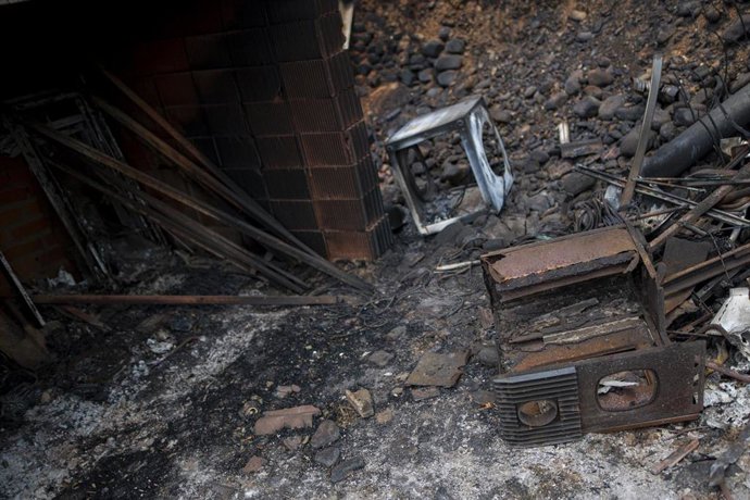 Una vivienda de Castrocalbón, destruida por los incendios, a 20 de agosto de 2025, en Castrocalbón, León, Castilla y León (España)