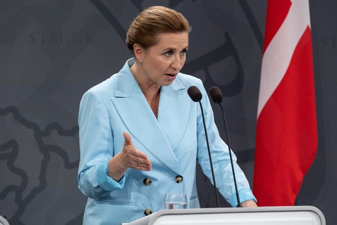 Archivo - June 3, 2025, Copenhagen, Denmark: The Danish Prime Minister Mette Frederiksen speaks during a press conference in the Mirror Hall at the Prime Minister's Office with the President of the European Parliament, Roberta Metsola (Not in view) at Chr