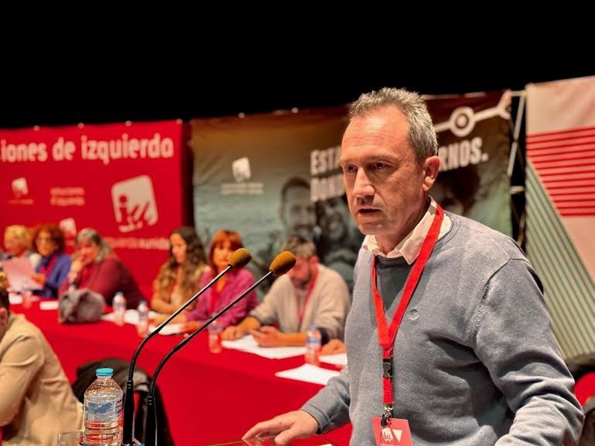 Zapico (IU) insiste en la necesidad de que la izquierda se una en una  propuesta laborista  para frenar a Vox