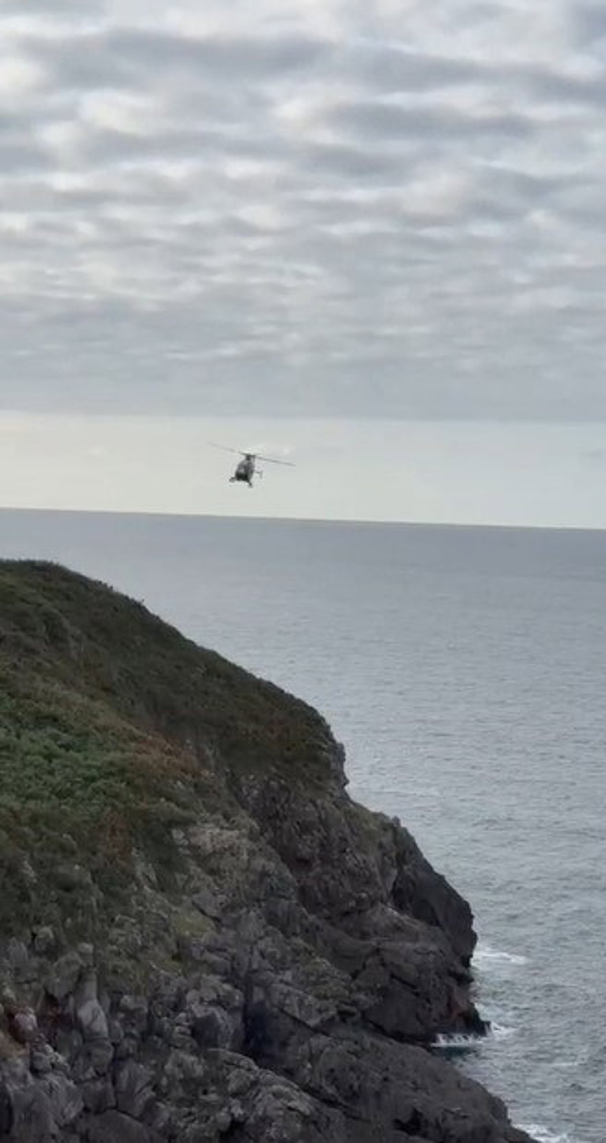 Localizado en un acantilado de Llanes (Asturias) el cuerpo sin vida de un madrileño de 65 años