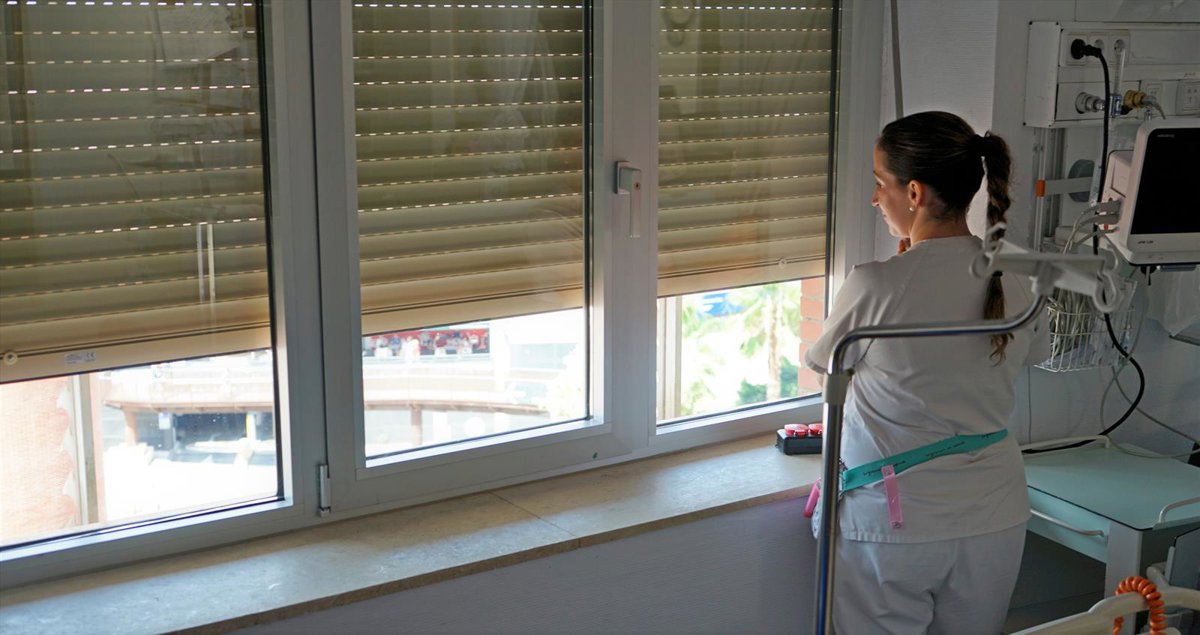 La Arrixaca concluye la colocación de 540 nuevas ventanas de alta eficiencia en las 6 plantas de hospitalización