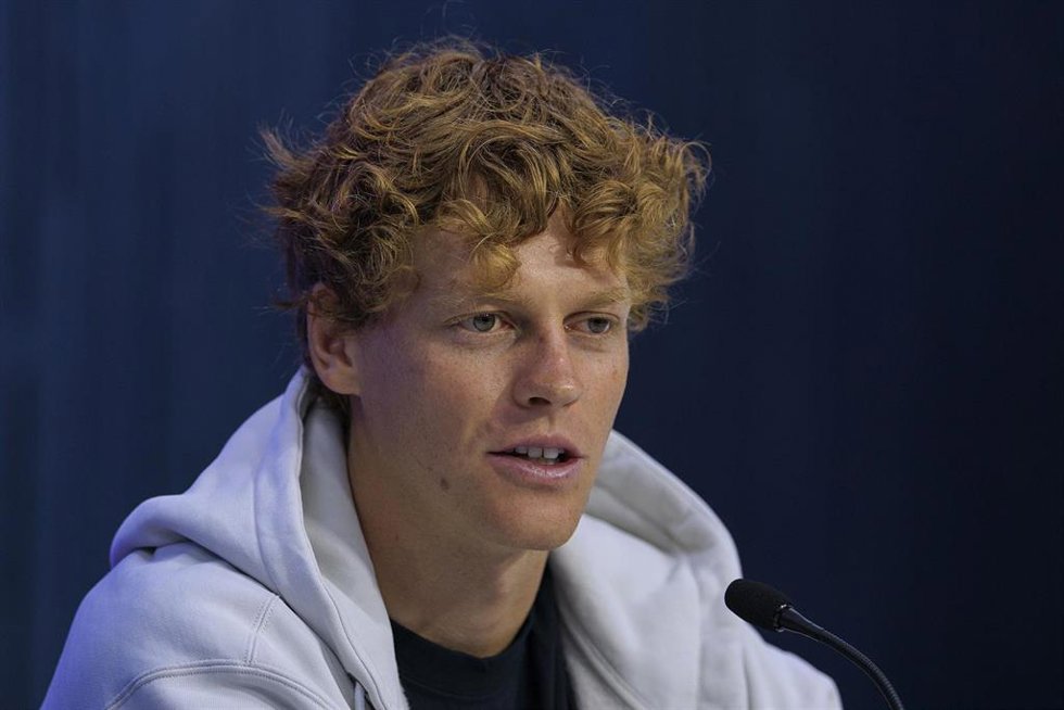 El tenista italiano Jannik Sinner atiende a los medios antes del US Open 2025