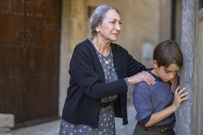 Archivo - La actriz Luisa Gavasa en la película 'El maestro que prometió el mar'