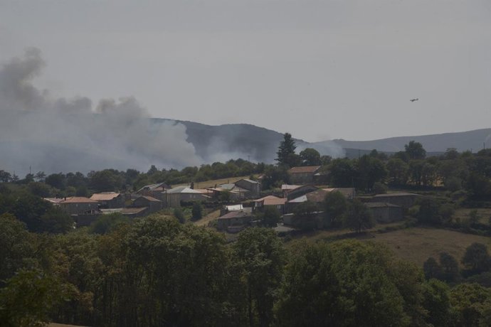 Vista dels incendis del Massís Central, a 11 d'agost de 2025, a Chandrexa de Queixa, Orense (Galícia)