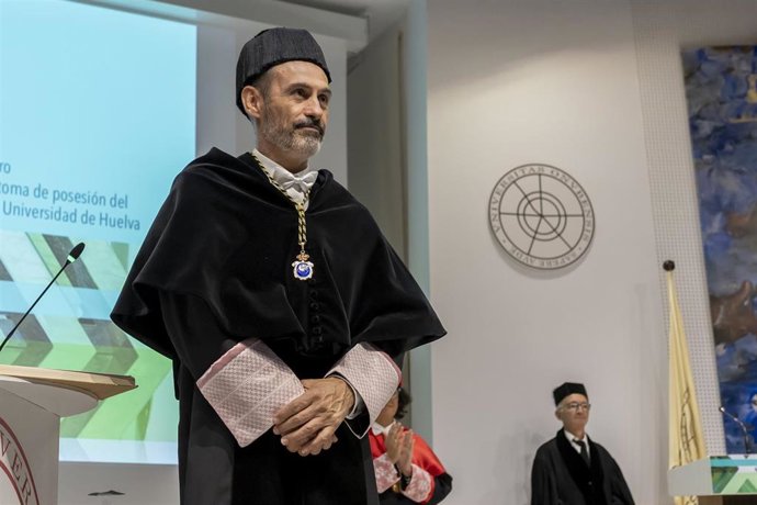 Archivo - El nuevo rector de la Universidad de Huelva (UHU), José Rodríguez.