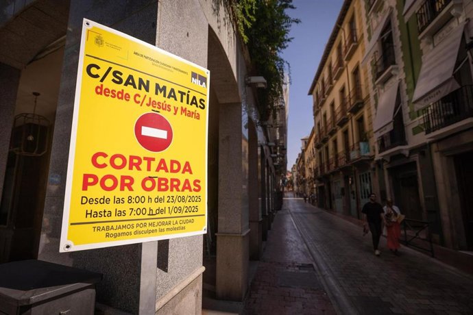 Imagen de la calle San Matías cortada por obras.