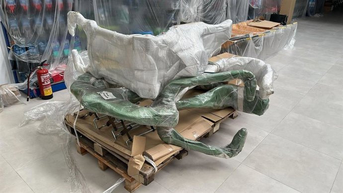 Material adquirido para instalar una zona de actividades biosaludables.