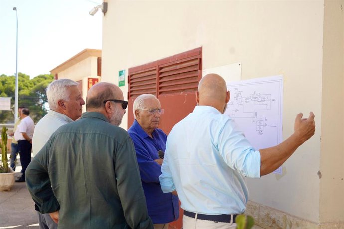 El vicesecretario del PP y presidente de la Autoridad Portuaria de Melilla, Manuel Ángel Quevedo y el presidente de Melilla, Juan José Imbroda, en una visita a una instalación municipal.