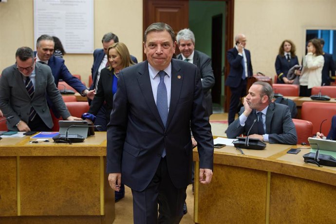 Archivo - El ministro de Agricultura, Pesca y Alimentación, Luis Planas, a su llegada para comparecer ante la Comisión de Agricultura, Pesca y Alimentación del Congreso, en una imagen de archivo