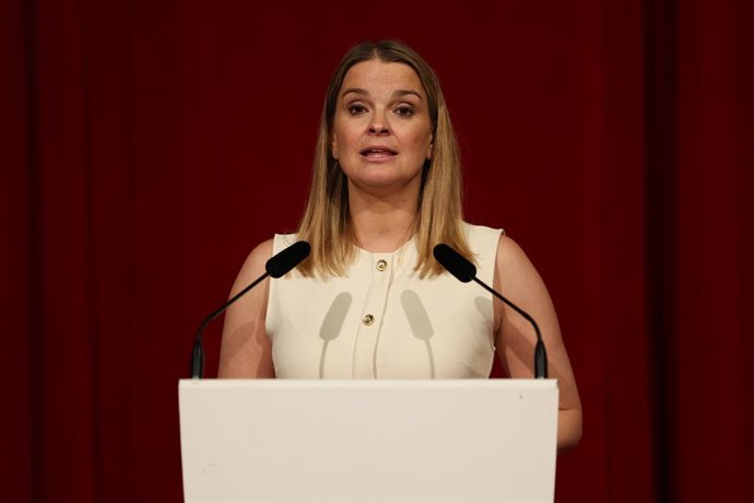 La presidenta de las Islas Baleares, Marga Prohens, atiende a los medios de comunicación, tras su encuentro con el presidente del Gobierno, Pedro Sánchez, en el Consolat de Mar, a 29 de julio de 2025, en Palma de Mallorca, Islas Baleares (España). Los pri