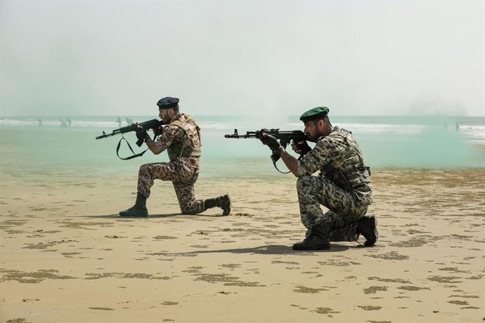 Archivo - February 23, 2025, Konarak, Sistan And Baluchestan, Iran: The amphibious operation, along with beaching and coastal defense activities, conduct by Navy rangers with the assistance of a Navy frigate and the armored units of the Islamic Republic o