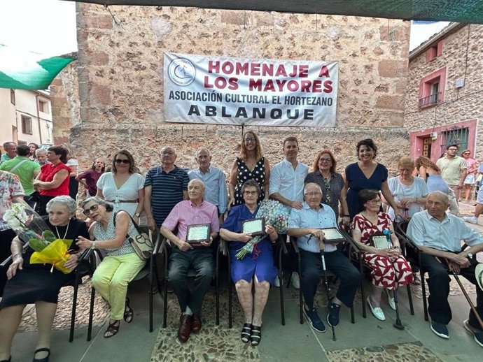 Acto de homenaje a los mayores en Ablanque.