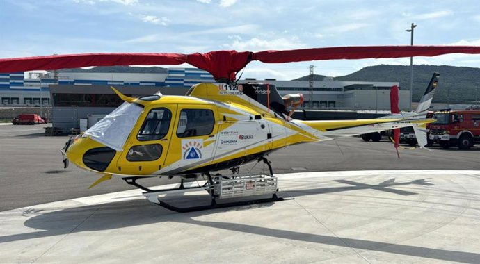 El helicóptero antiincendios contratado por el Gobierno Vasco y las tres diputaciones vascas.