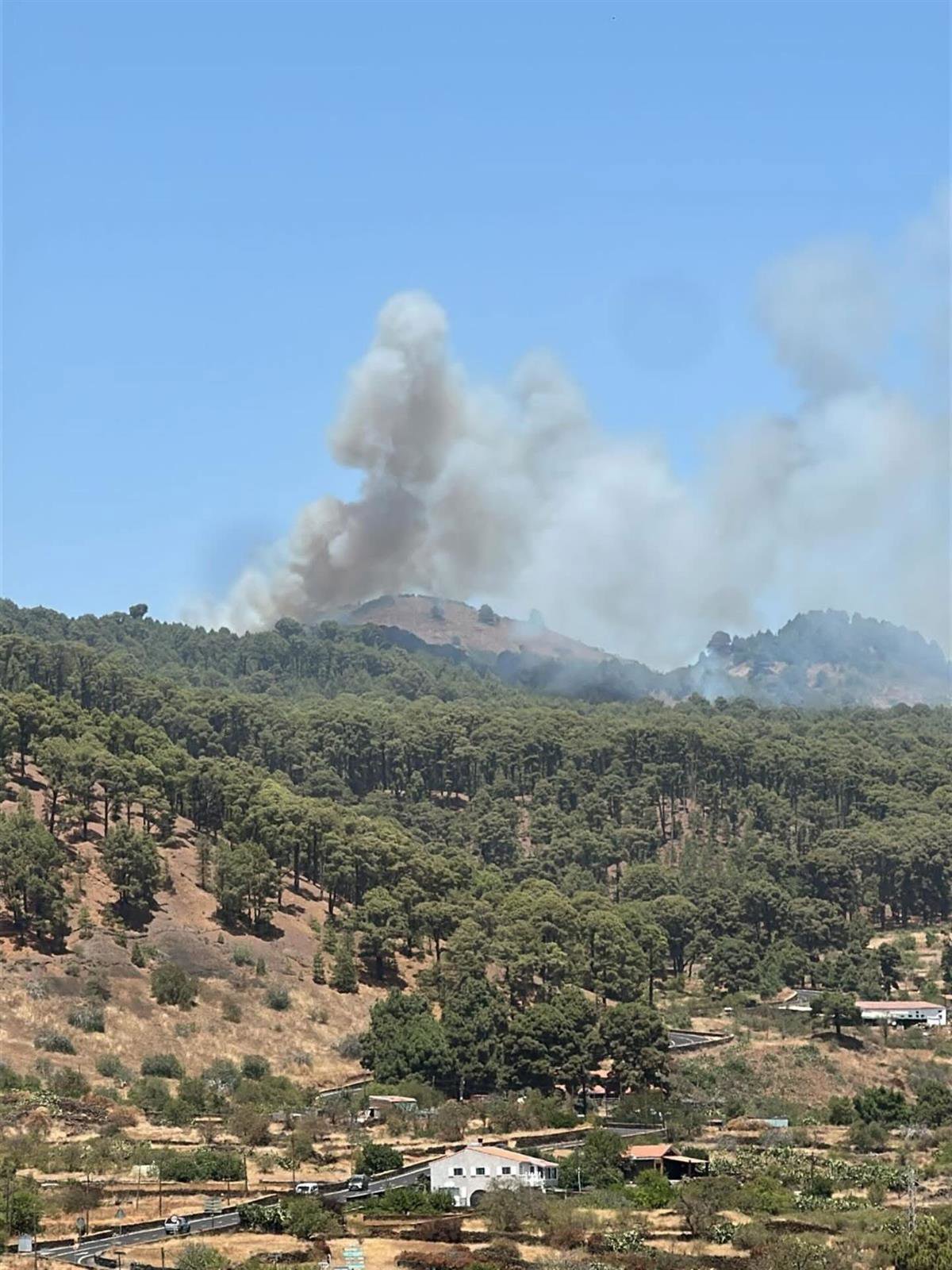 Extinguido el segundo conato de incendio en El Hierro y estabilizado el foco principal en Las Asomadas