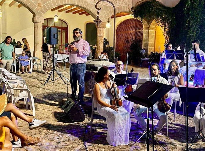 La Jove Orquesta Simfònica de Marratxí pone el colofón al ciclo de conciertos 'Nits d'estiu' en Raixa