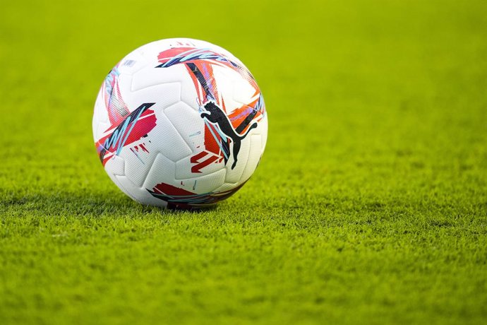 Archivo - Detail of ball during the Spanish league, LaLiga Hypermotion, football match played between Cordoba CF and Malaga CF at La Rosaleda stadium on September 7, 2024, in Cordoba, Spain.