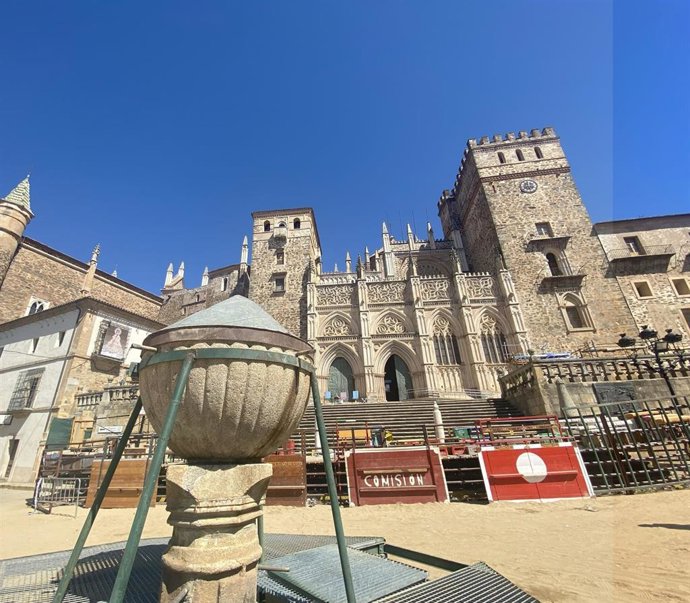Plaza de Santa María en Guadalupe (Cáceres). Imagen de archivo