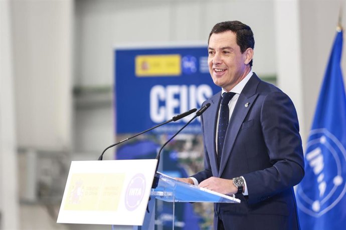 Archivo - El presidente de la Junta de Andalucía, Juanma Moreno, durante el acto de inauguración del Centro de Ensayos de Sistemas Aéreos no Tripulados en Moguer.