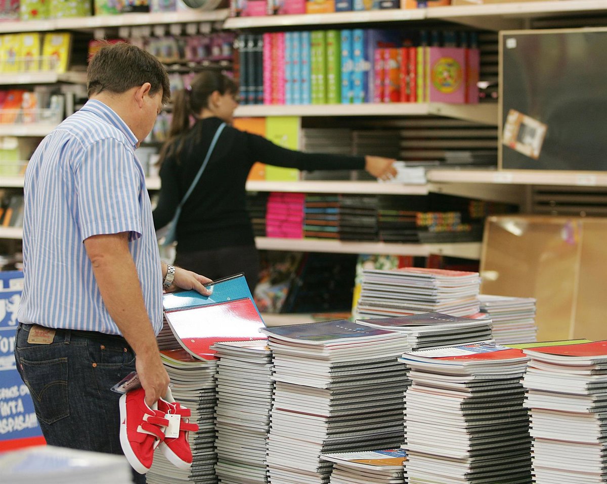 La vuelta al  cole  supondrá un gasto medio de 400 euros que dispara las compras de material de segunda mano
