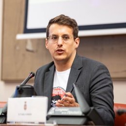 Deputado da CHA e porta-voz da Cultura do Grupo Plurinacional de Sumar no Congresso, Jorge Pueyo.