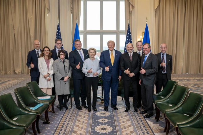 Ursula von der Leyen e Donald Trump fecham acordo comercial entre UE e EUA em Turnberry (Escócia)