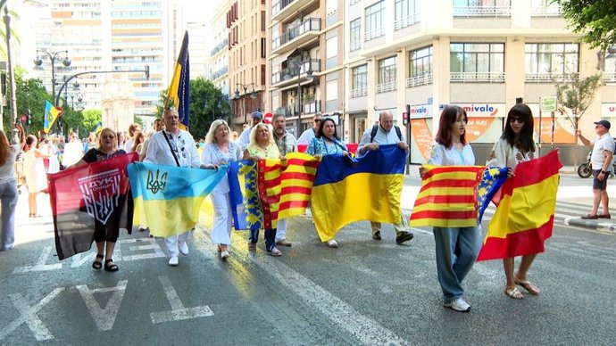 Una manifestación en València pide "más sanciones a Rusia" y clama por la paz en el Día de la Independencia de Ucrania