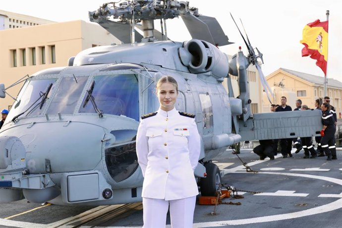 Archivo - La Princesa Leonor embarca en la fragata ‘Blas de Lezo’, a 14 de junio de 2025, en Las Palmas de Gran Canaria, Gran Canaria, Islas Canarias (España). Leonor volvió el pasado lunes 9 de junio de una travesía de cinco meses en el Juan Sebastián de