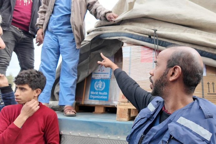 Archivo - Arquivo - A OMS entrega suprimentos médicos ao Hospital Naser, na cidade de Khan Younis, no sul da Faixa de Gaza.