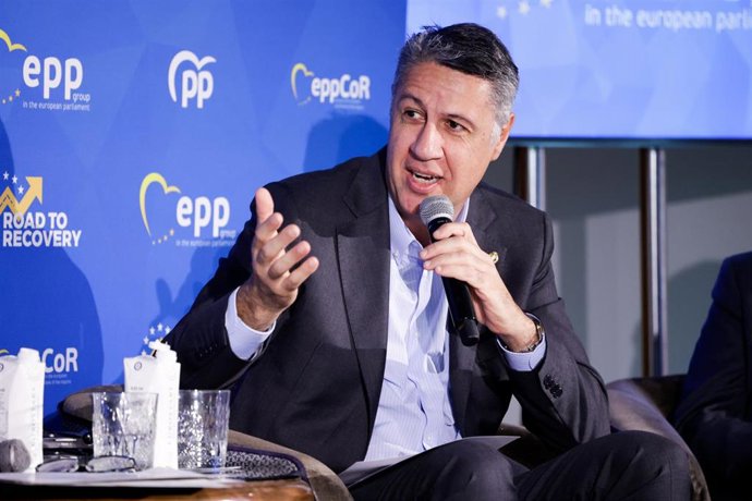 Archivo - El alcalde de Badalona, Xavier García Albiol, interviene durante una conferencia del Partido Popular Europeo, en el Hotel Grand Marina, a 27 de noviembre de 2023, en Barcelona, Catalunya (España).