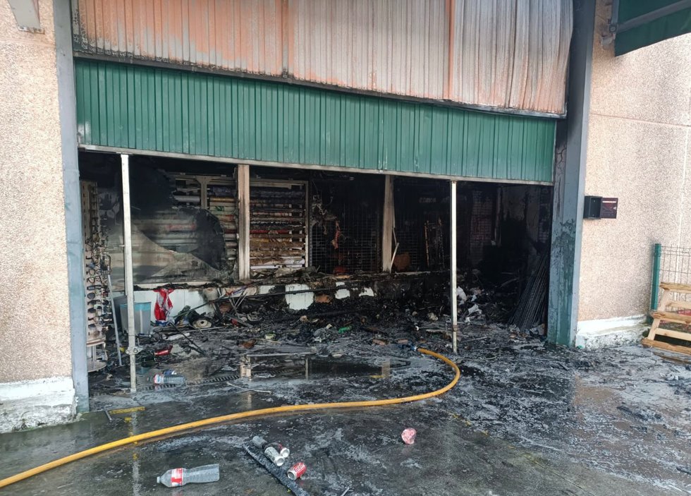 extinguido incendio en un bazar de Cabezón