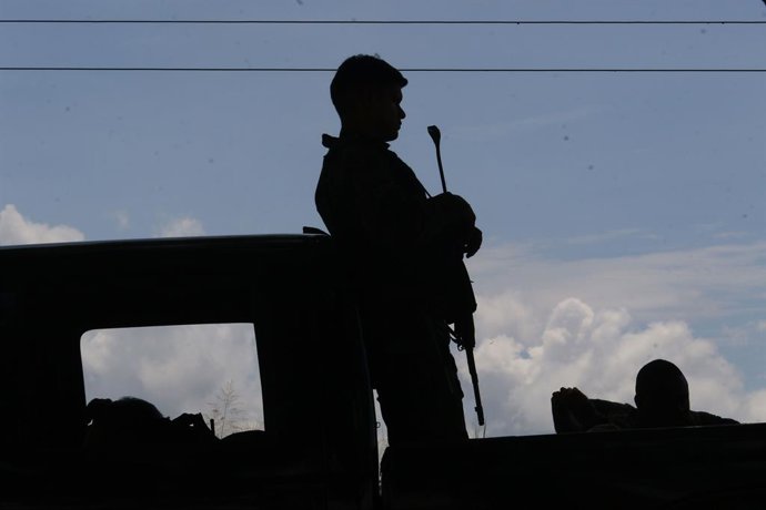 Archivo - Arquivo - 25 de outubro de 2023, Tocuyito, Carabobo, Venezuela: 25 de outubro de 2023. Membros de diferentes forças policiais isolam os arredores da penitenciária de Tocuyito durante a busca geral chamada Gran Cacique Guaicaipuro, em Tocuyito, e