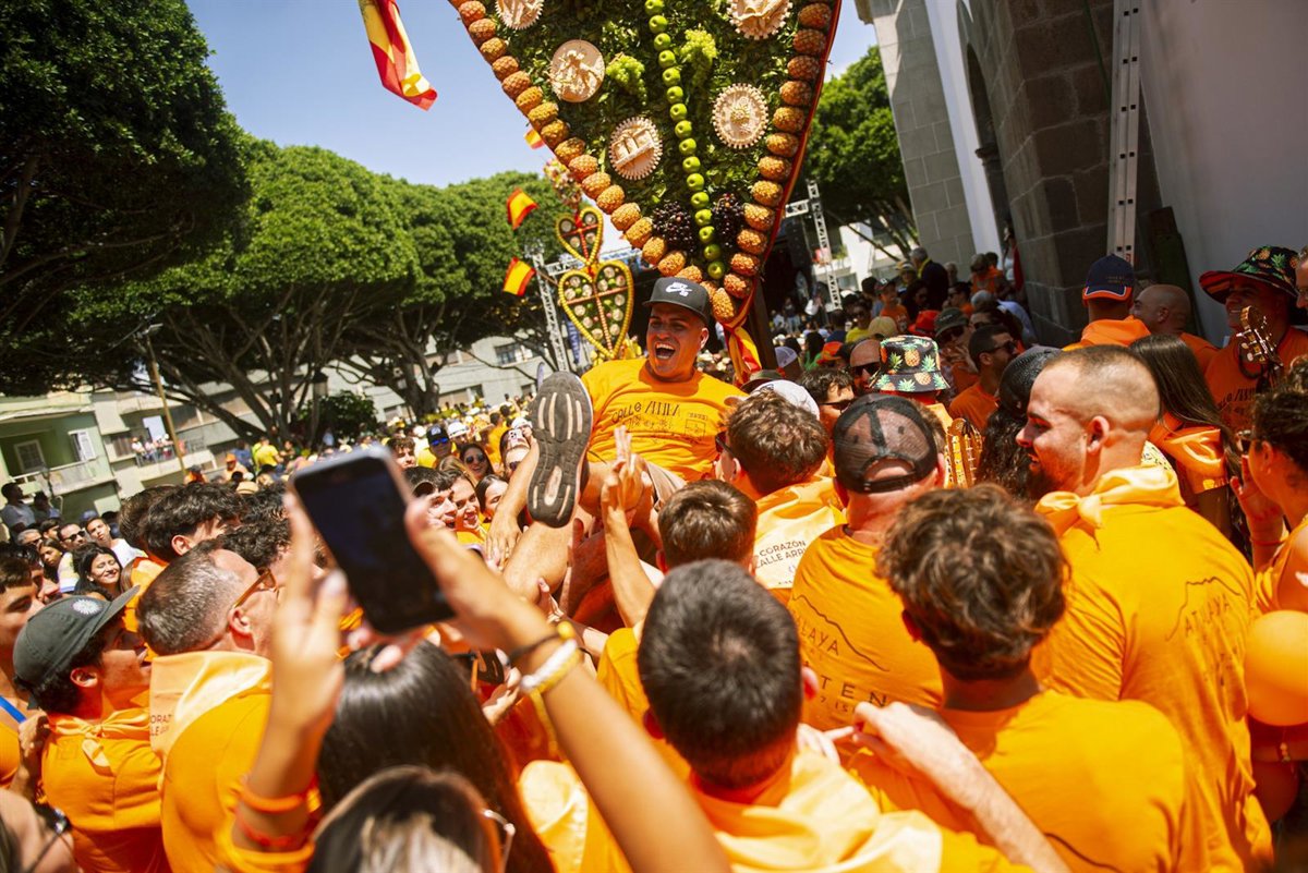 Tejina Celebrates Traditional Entrance of the Three Hearts in Honour of San Bartolomé