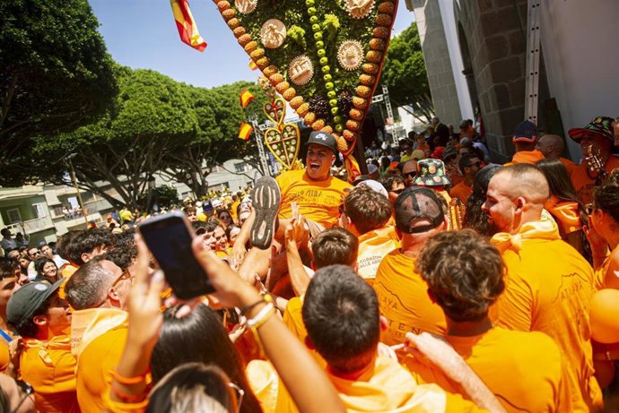 Tejina, en La Laguna (Tenerife), recibe a cientos de personas para celebrar su tradicional Fiesta de los Corazones