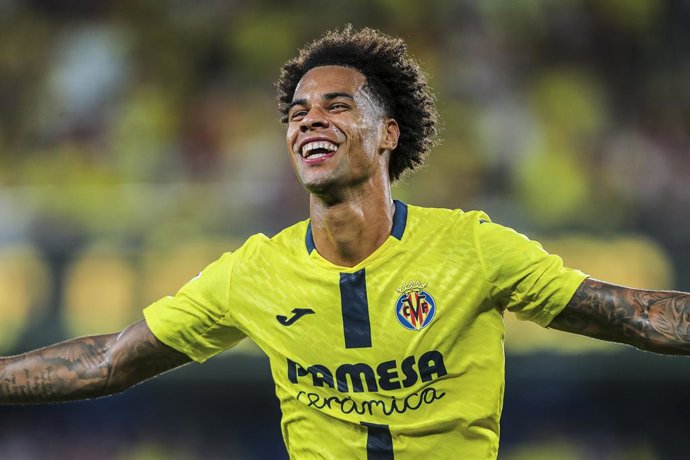 Tajon Buchanan, do Villarreal CF, comemora um gol durante a partida de futebol do campeonato espanhol, LaLiga EA Sports, disputada entre Villarreal CF e Girona FC no estádio La Ceramica em 24 de agosto de 2025, em Villarreal, Espanha.