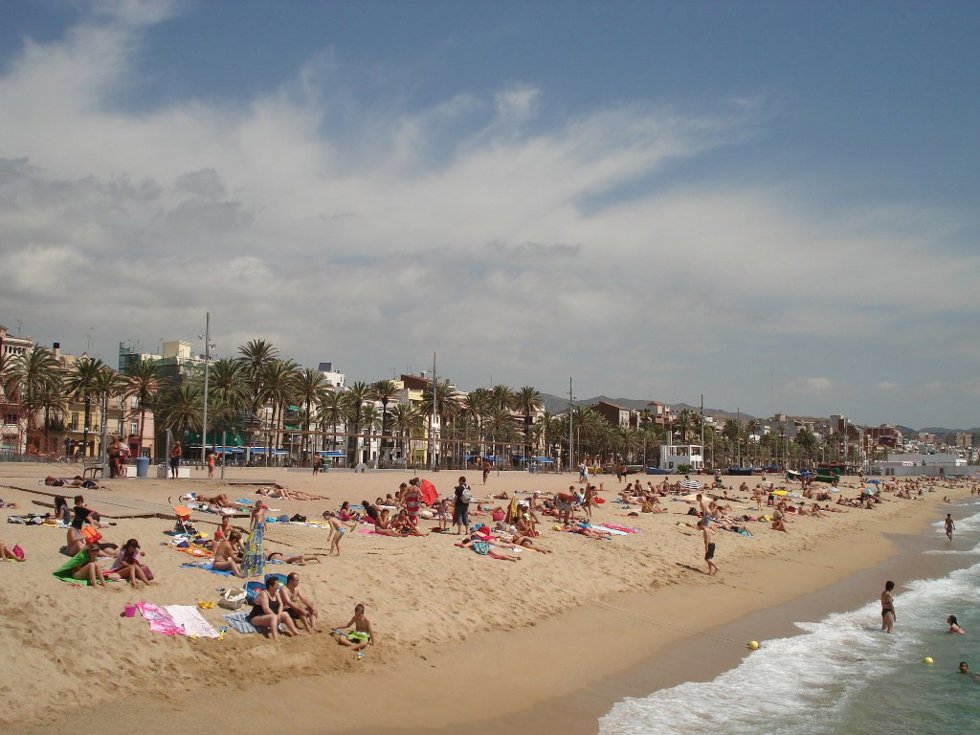 Archivo - Playa de Badalona 