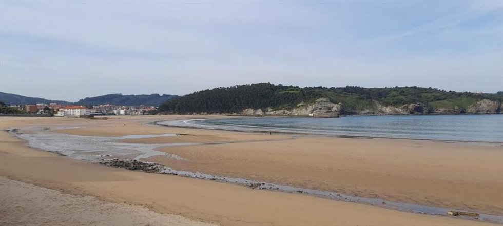 Archivo - Playa de Gorliz (Bizkaia).