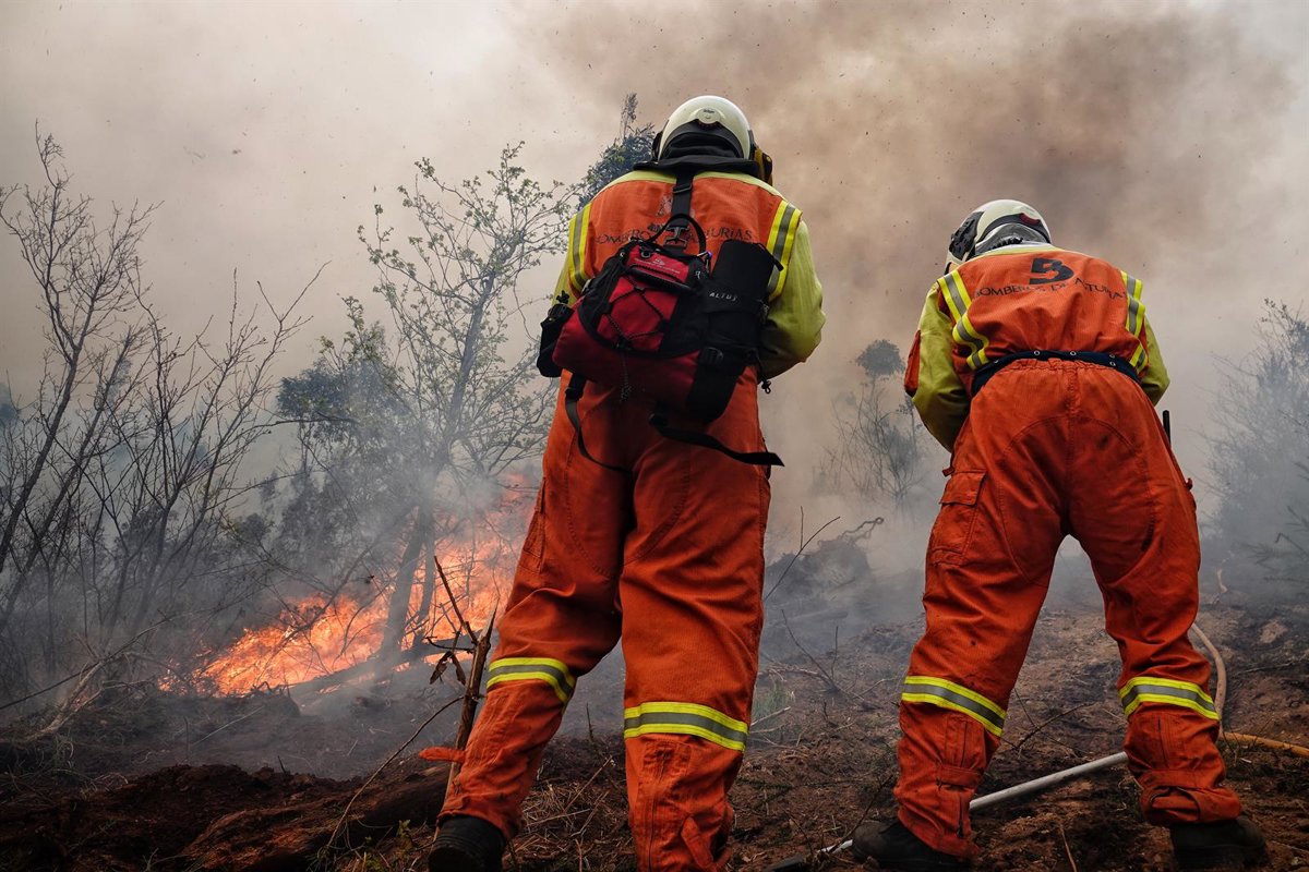 Asturias registra cinco incendios forestales, tres activos y dos estabilizados