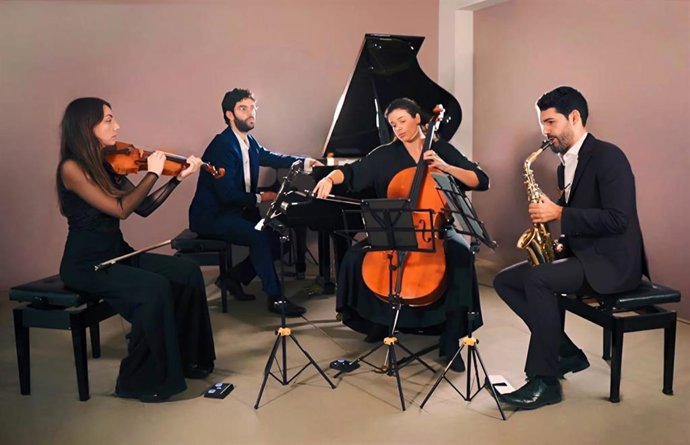 'Kumpania', Uno De Los Grupos Que Actuará Durante La Décima Semana De Conciertos De 'Noches En Los Jardines Del Real Alcázar' De Sevilla.