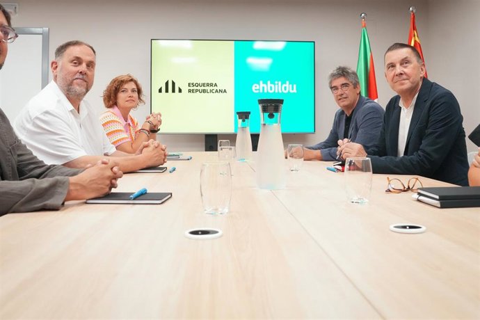 EH BIldu y ERC se reúnen en Donostia/San Sebastián, con sus líderes, Arnaldo Otegi y Oriol Junqueras, a la cabeza