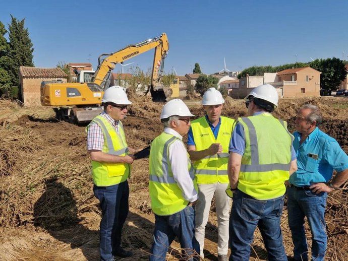 El consejero de Agricultura, Ganadería y Alimentación del Gobierno de Aragón, Javier Rincón, en una visita a las zonas afectadas por las tormentas.