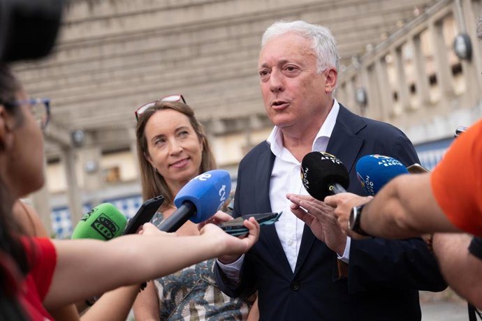 El consejero de Fomento del Gobierno de Aragón, Octavio López, este lunes durante su comparecencia a nte los medios de comunicación para valorar la aprobación del PIGA de AWS.