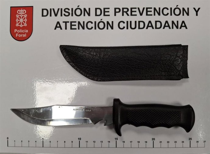 Cuchillo intervenido por la Policía Foral en un bar de San Jorge, en Pamplona.
