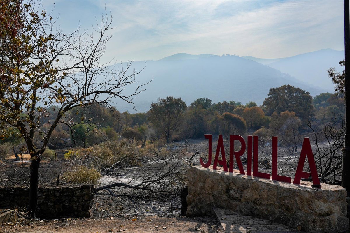 El Infoex vigila posibles reactivaciones en los 170 kilómetros de perímetro del incendio de Jarilla