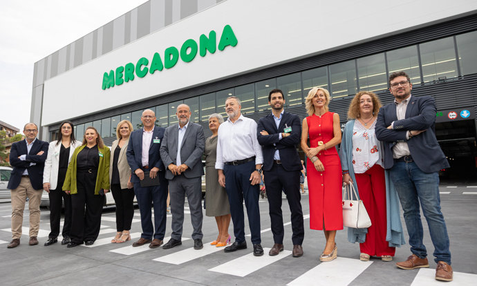 Inauguración de un nuevo Mercadona en la calle Hermanos Becerril de Cuenca