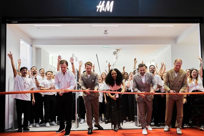 Apertura de la primera tienda física de H&M en Brasil.
