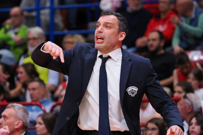 Archivo - May 24, 2025, Milan, Italy: Paolo Galbiati, head coach Dolomiti Energia Trentino  during  Playoff - EA7 Emporio Armani Milano vs Dolomiti Energia Trentino, Italian Basketball Serie A match in Milan, Italy, May 24 2025