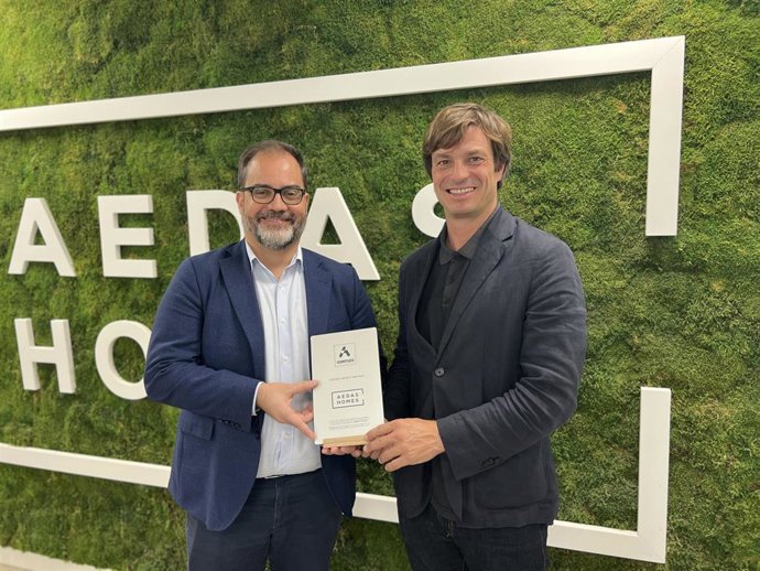 Diego Demaría, director de sostenibilidad de Aedas Homes, y Pablo Martínez, director de Prescipción de Cortizo.